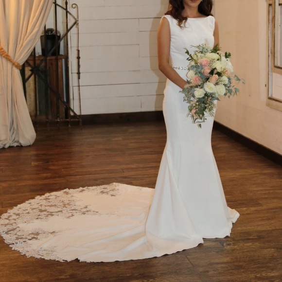 Selling my wedding dress size 0 - Picture 3 of 8